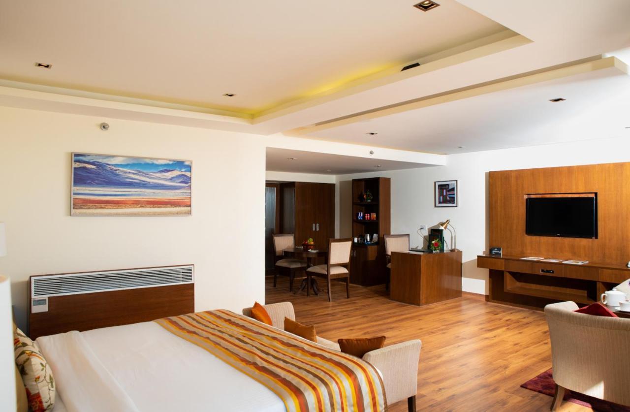Royal Tulip Luxury Hotel, Kufri, Шимла Екстериор снимка