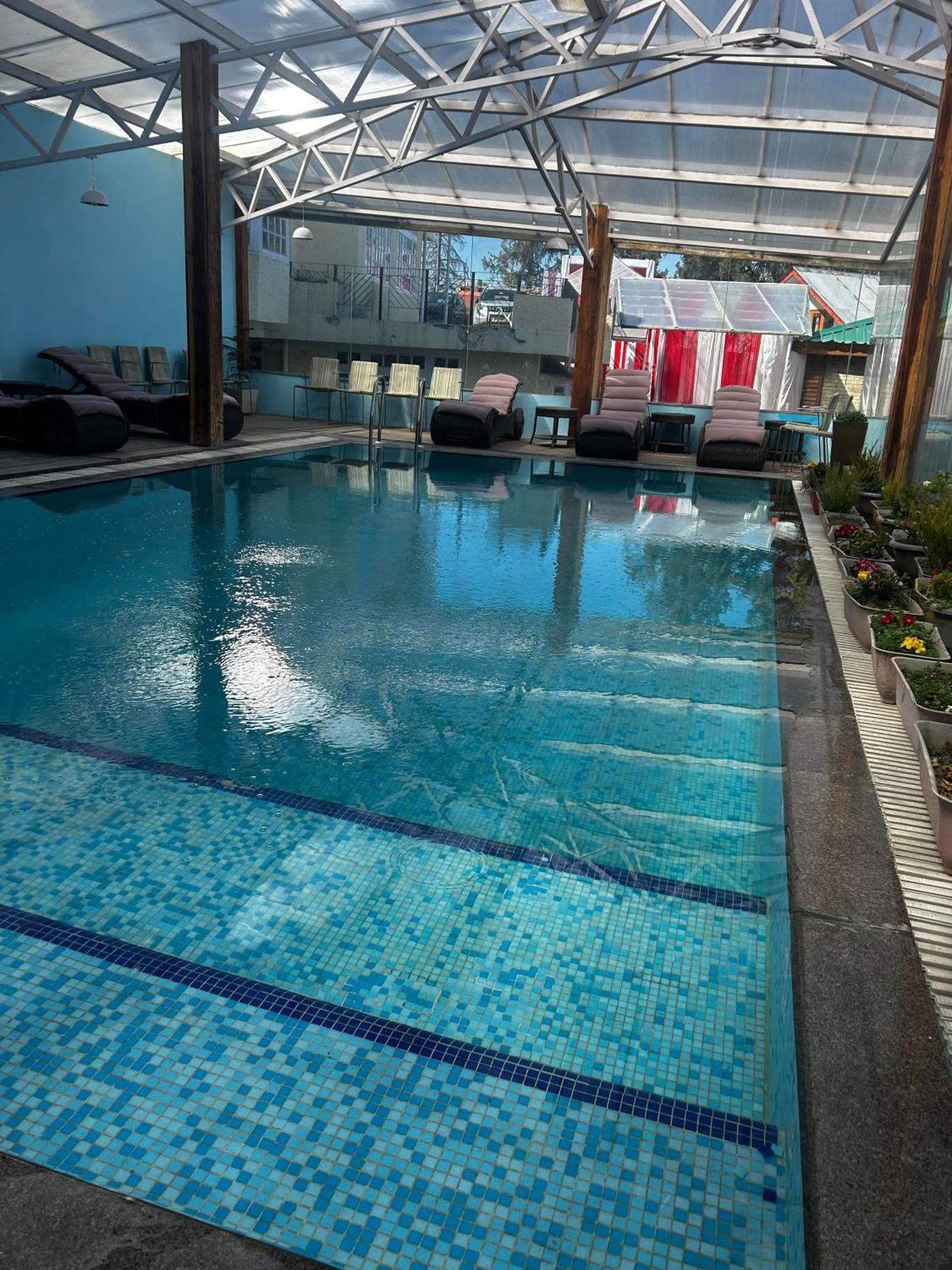 Royal Tulip Luxury Hotel, Kufri, Шимла Екстериор снимка