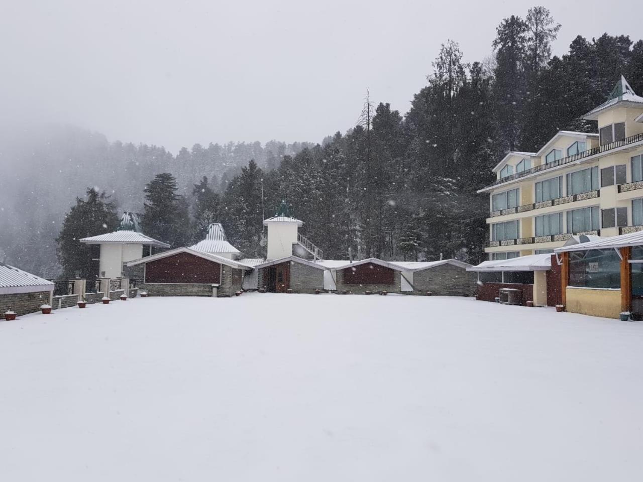 Royal Tulip Luxury Hotel, Kufri, Шимла Екстериор снимка